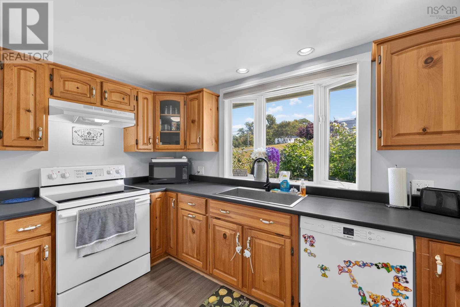 3739 Shore Road W - 17