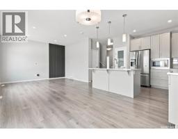 Living room - 450 Aniskotaw Way, Saskatoon, SK S7V1M3 Photo 16