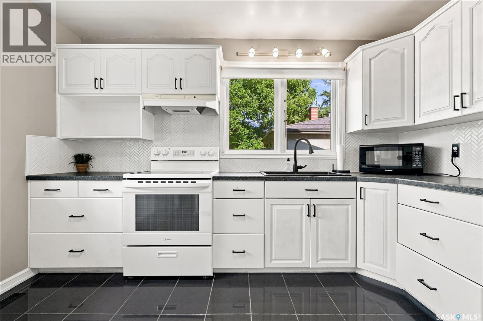 1626 Uhrich AVENUE - Image 13
