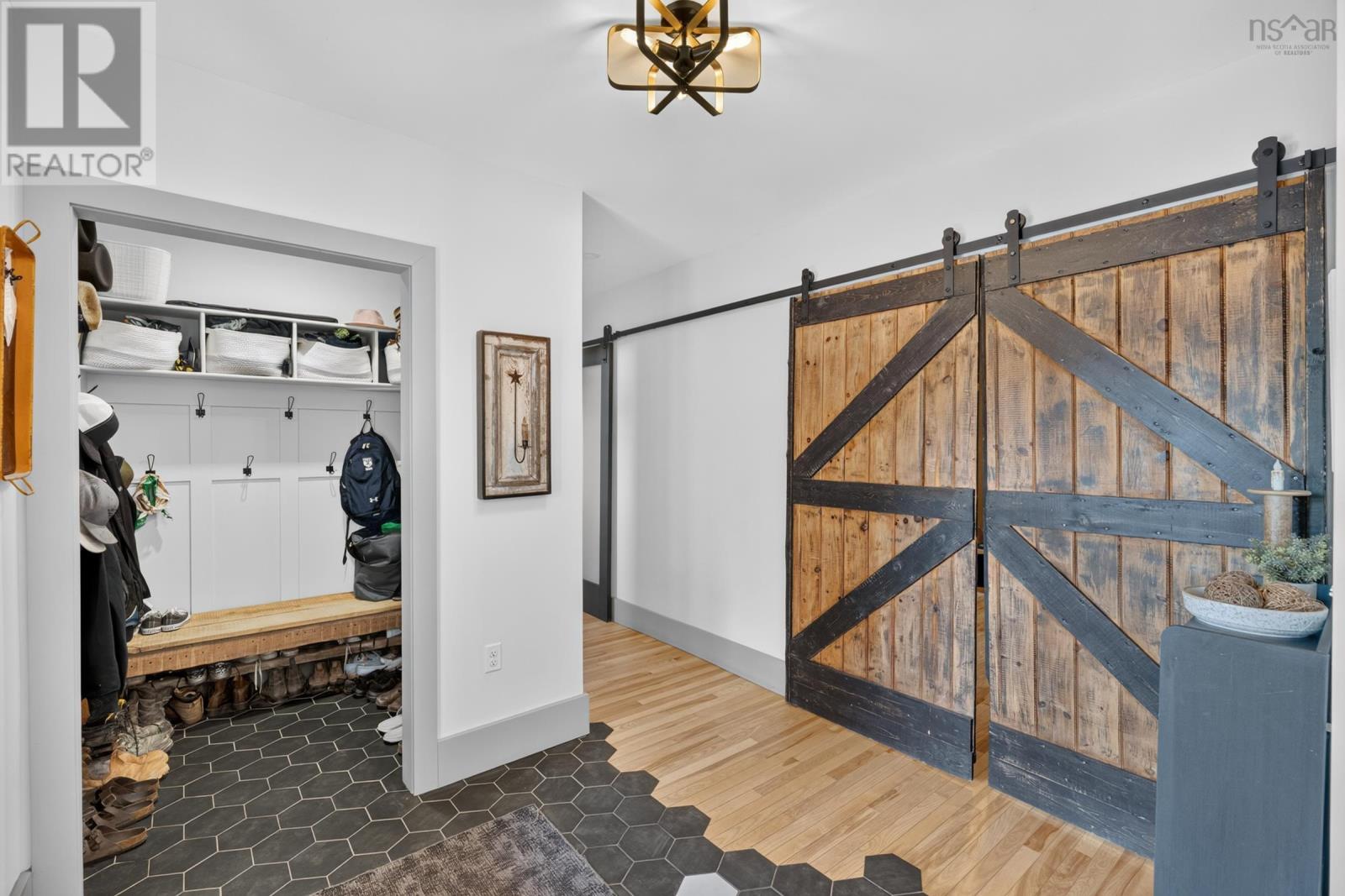 997 Maple Avenue - Image 16