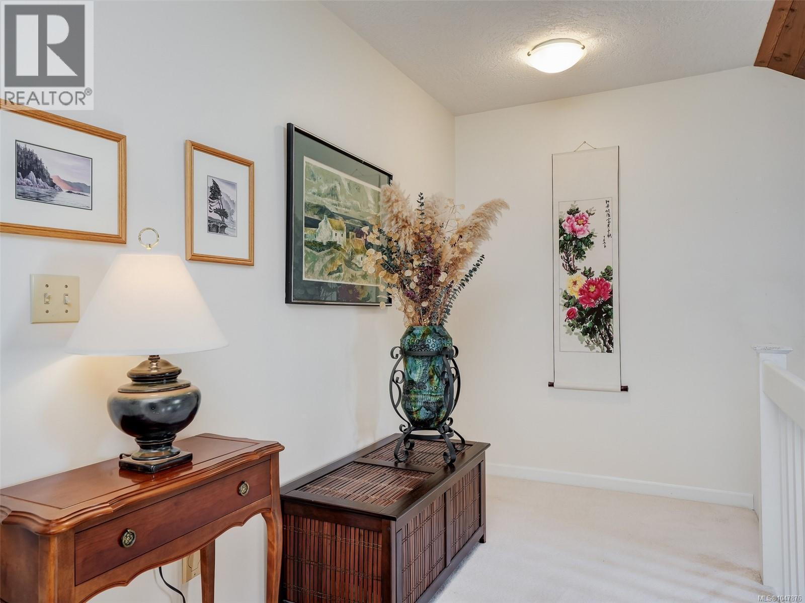 10 2566 Penrhyn Street, Saanich