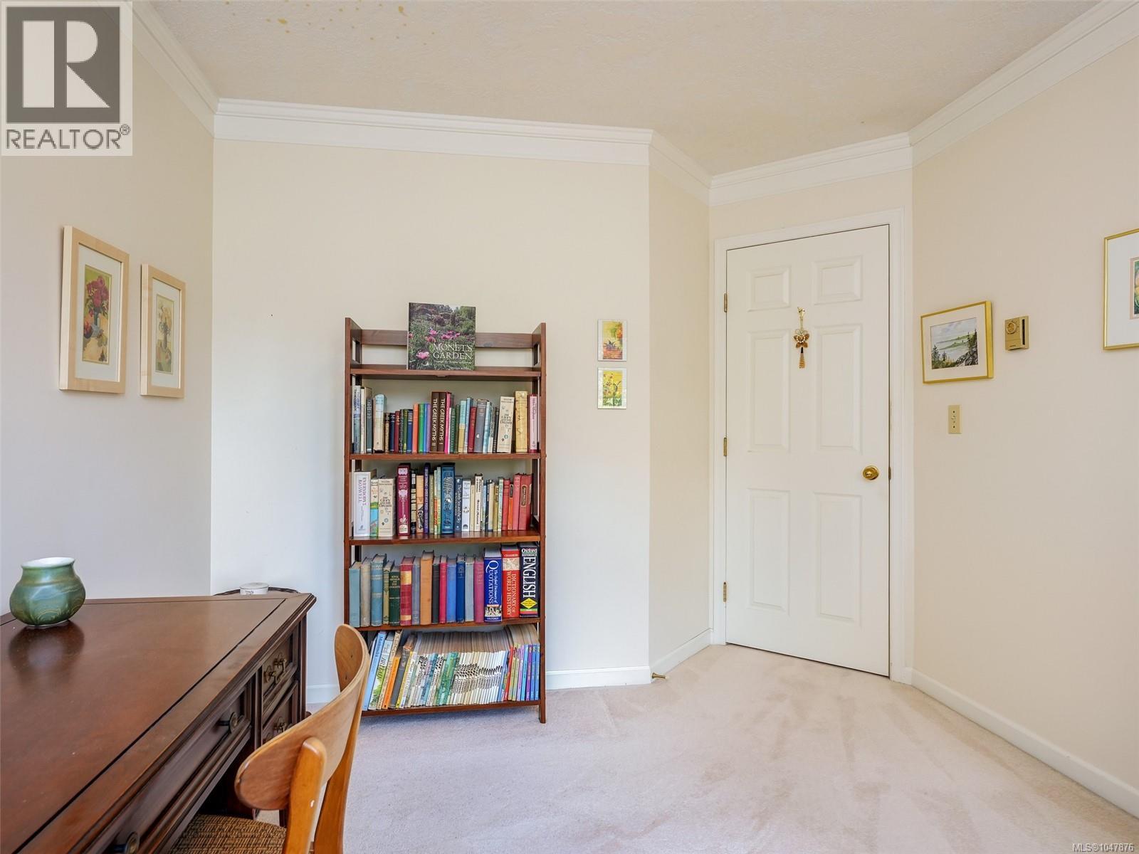 10 2566 Penrhyn Street, Saanich