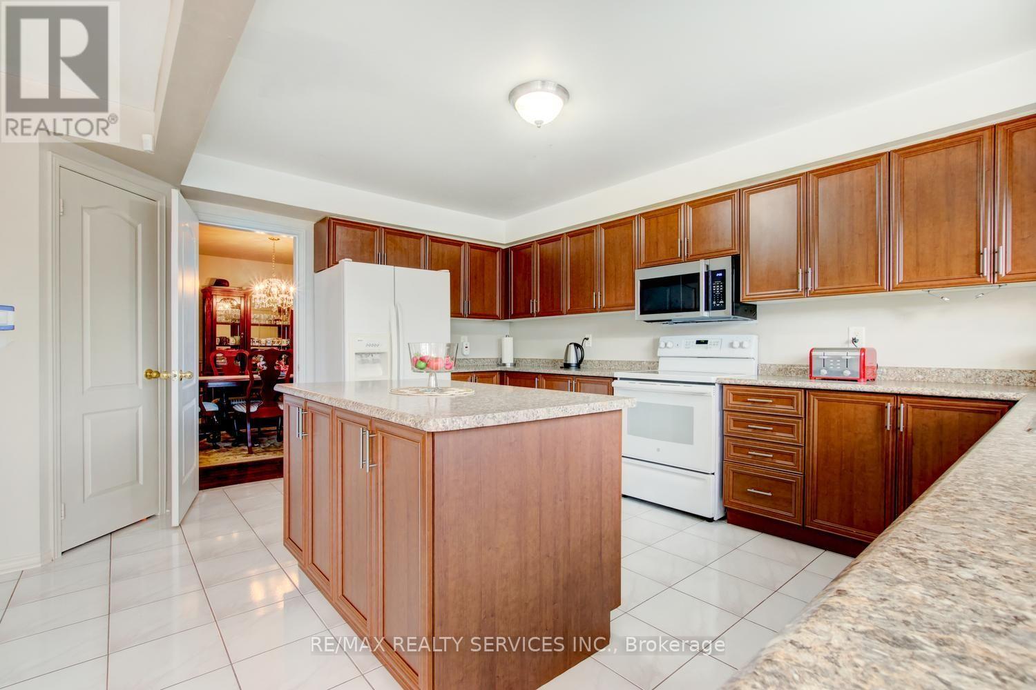 671 PETER ROBERTSON BOULEVARD - 12