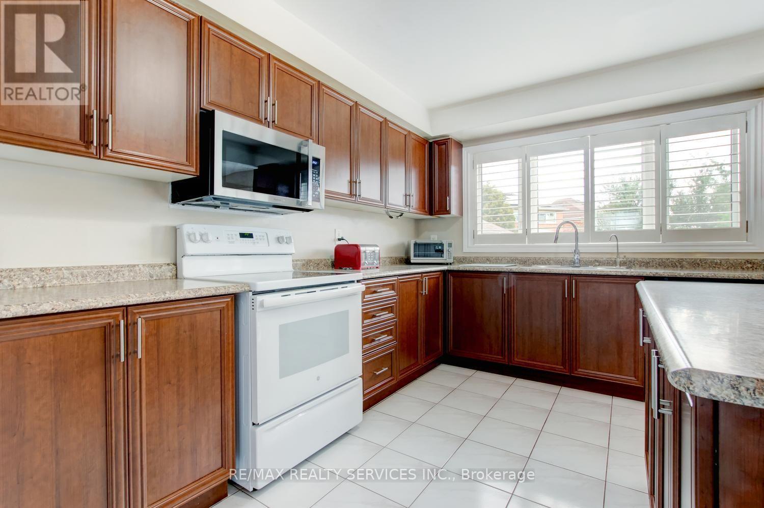 671 PETER ROBERTSON BOULEVARD - 14