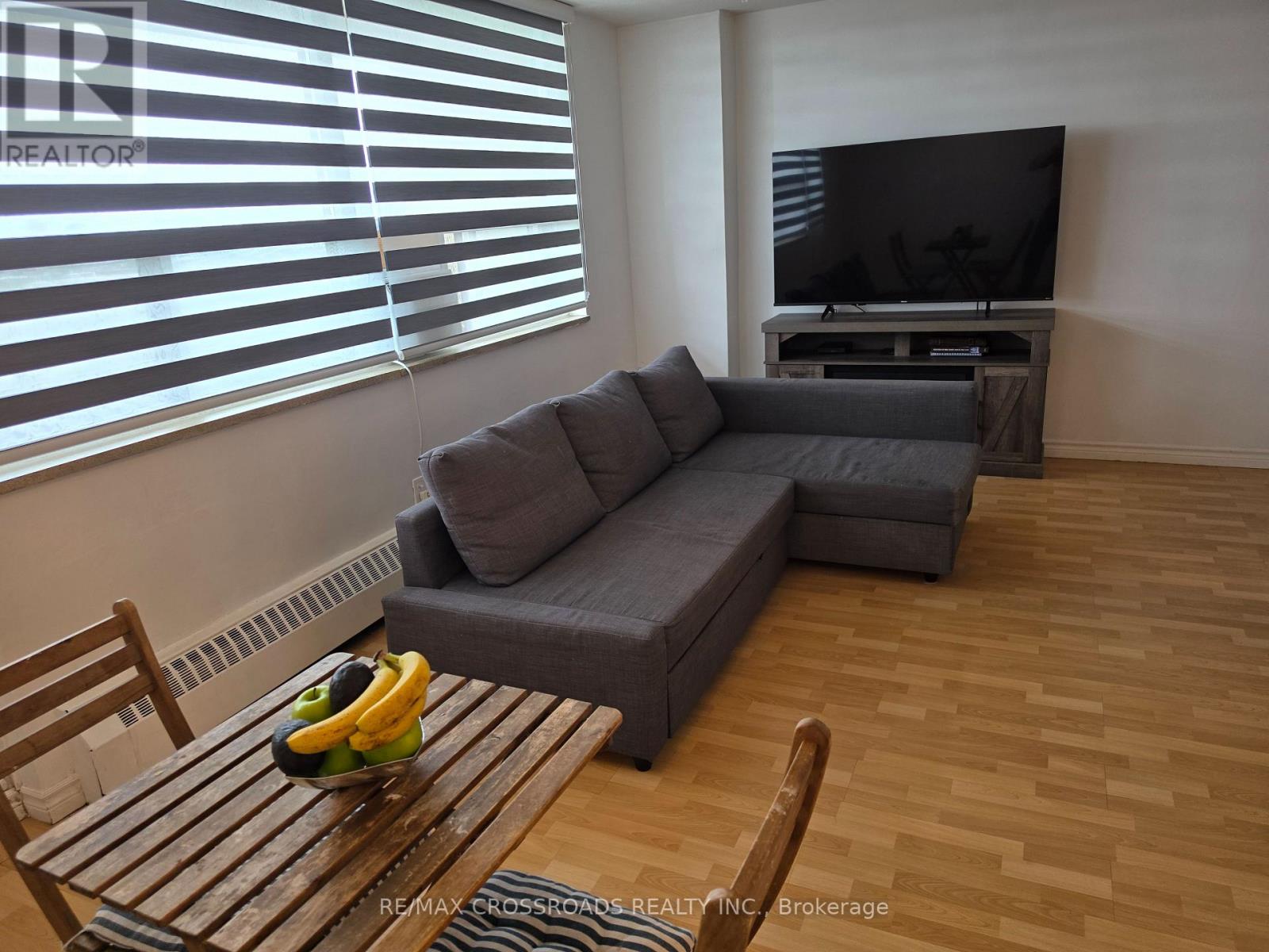 #1004 5 FRITH ROAD - 18