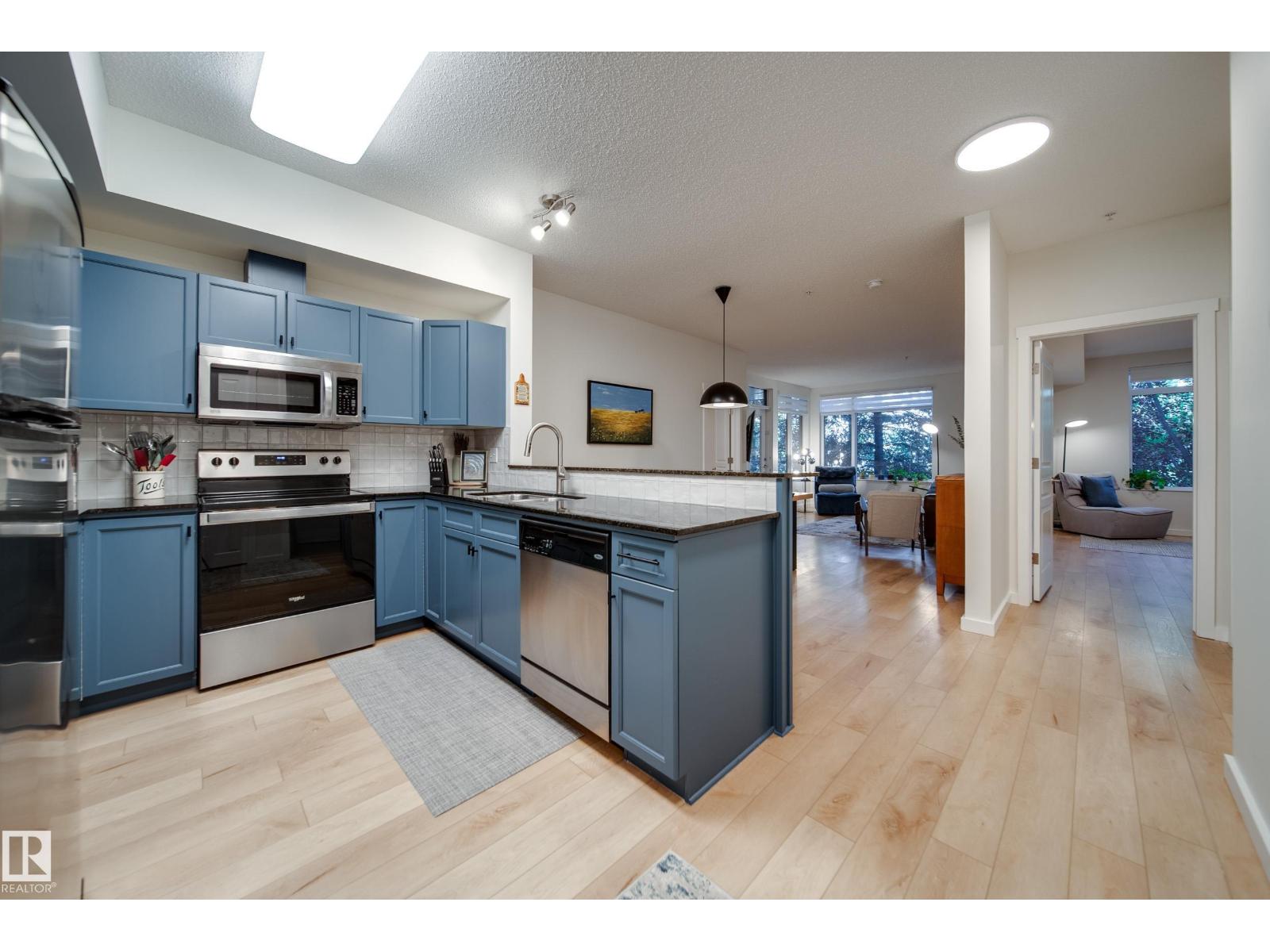 #105 11140 68 AV NW - 7