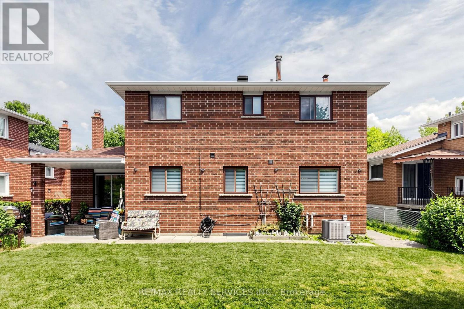 25 MALCOLM CRESCENT - 48