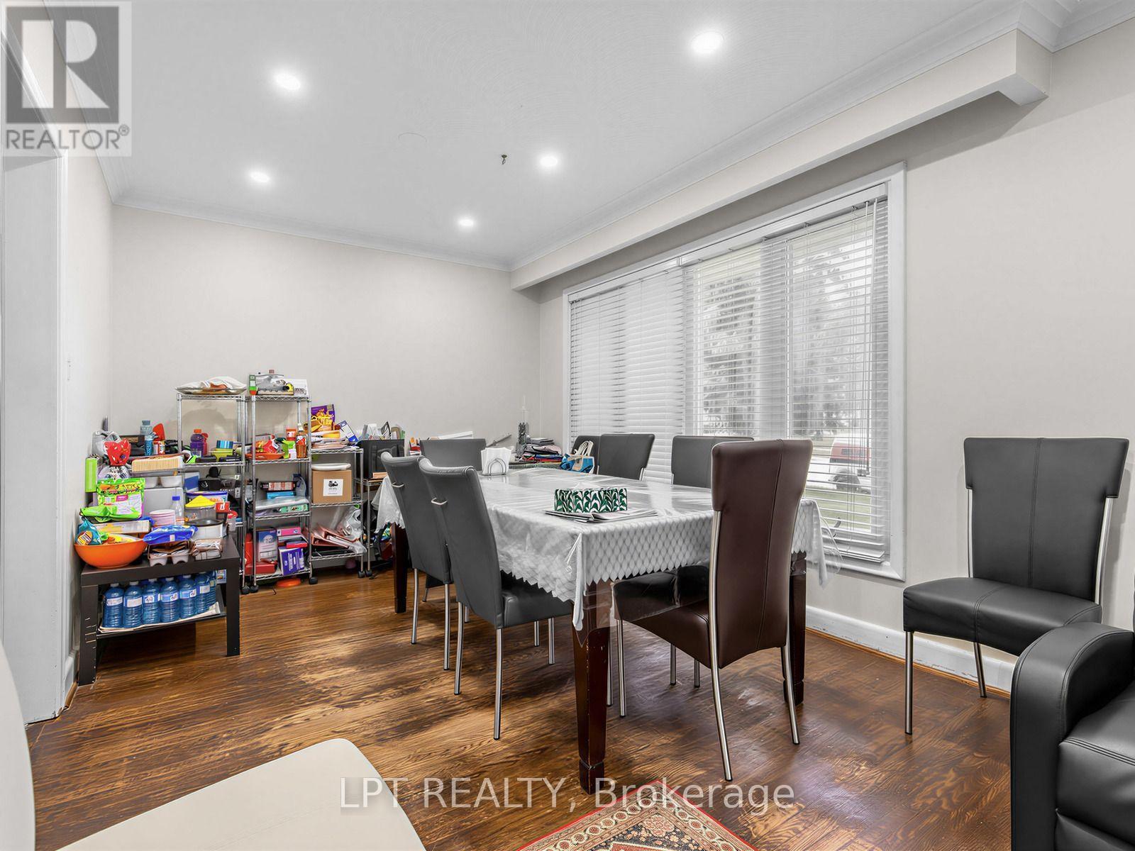 27 KINGSVIEW BOULEVARD - 12