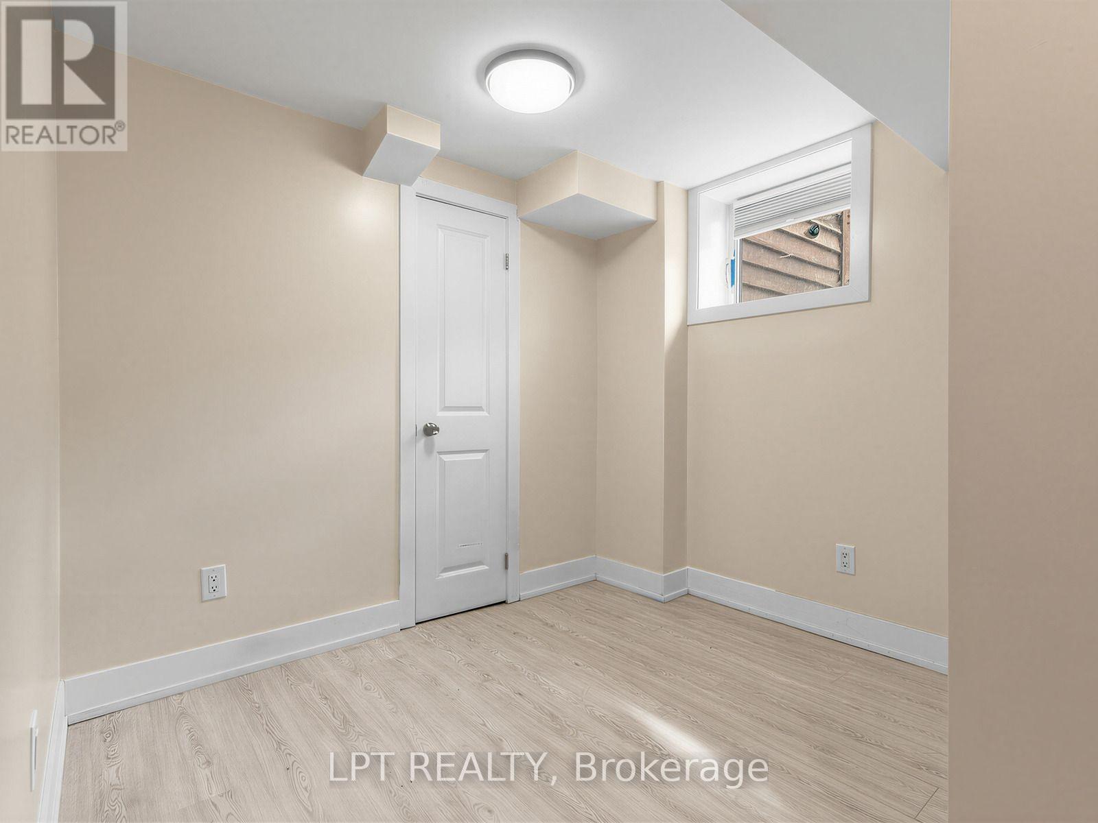 27 KINGSVIEW BOULEVARD - 18