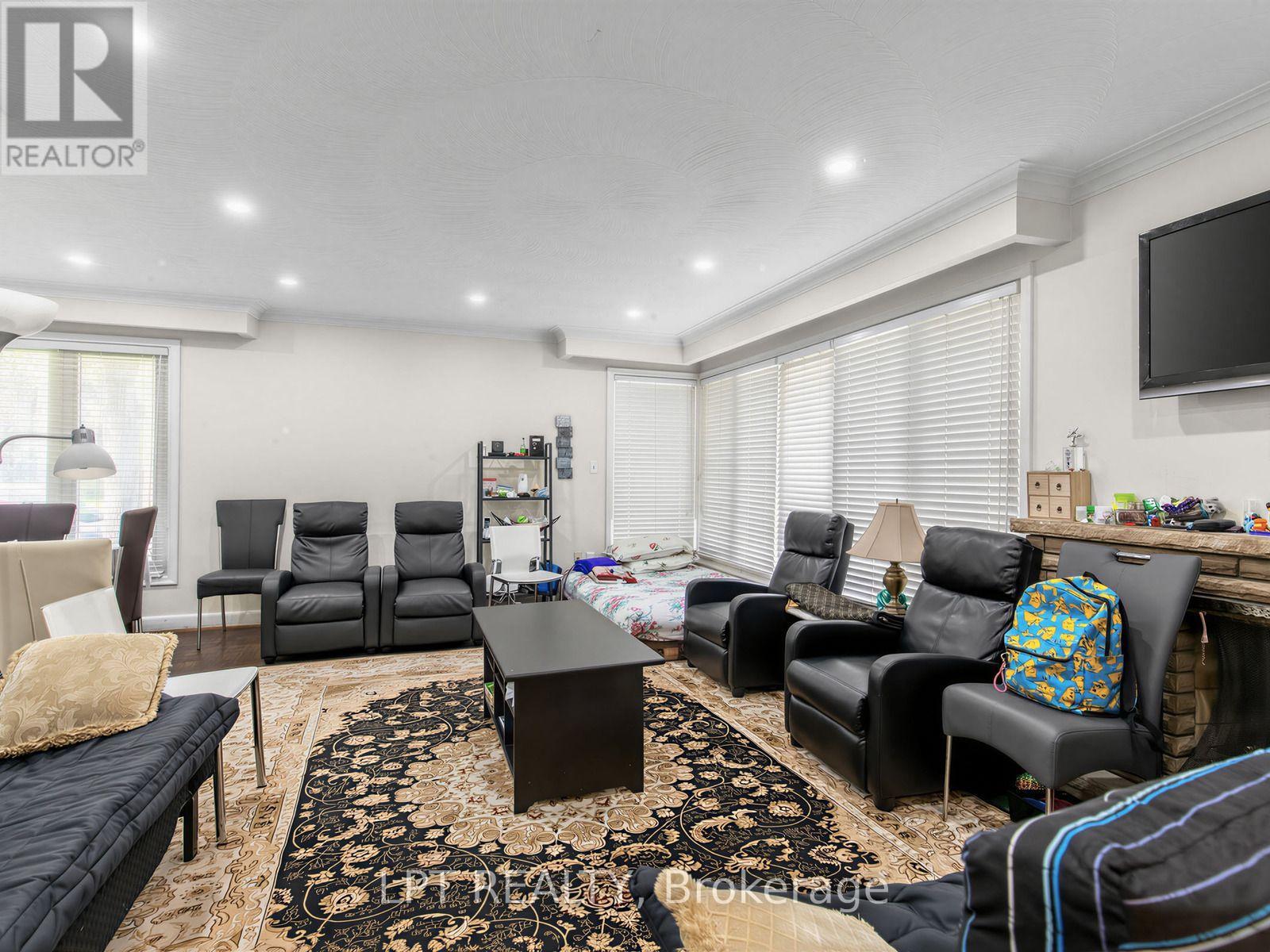 27 KINGSVIEW BOULEVARD - Image 15