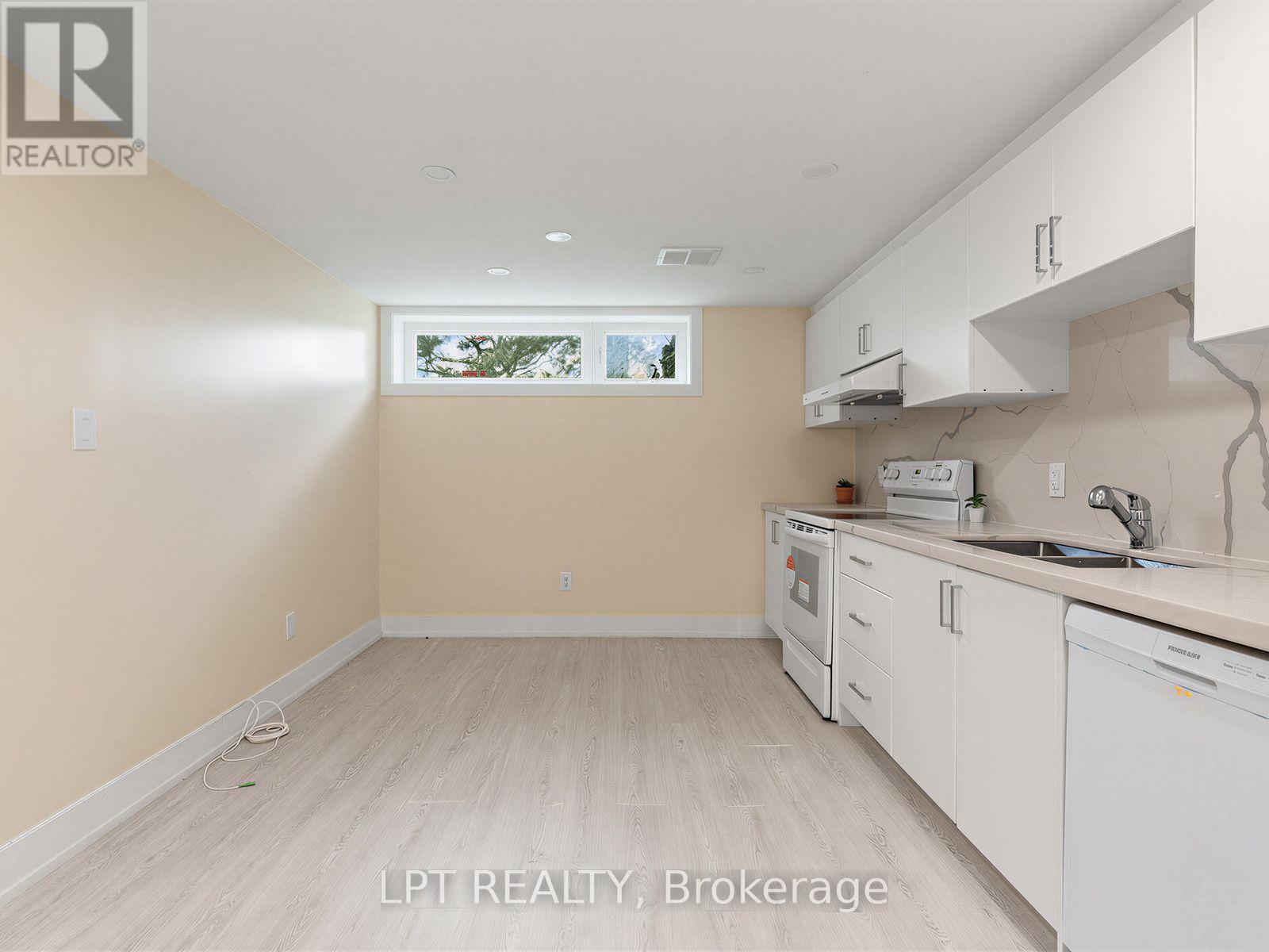 27 KINGSVIEW BOULEVARD - 22