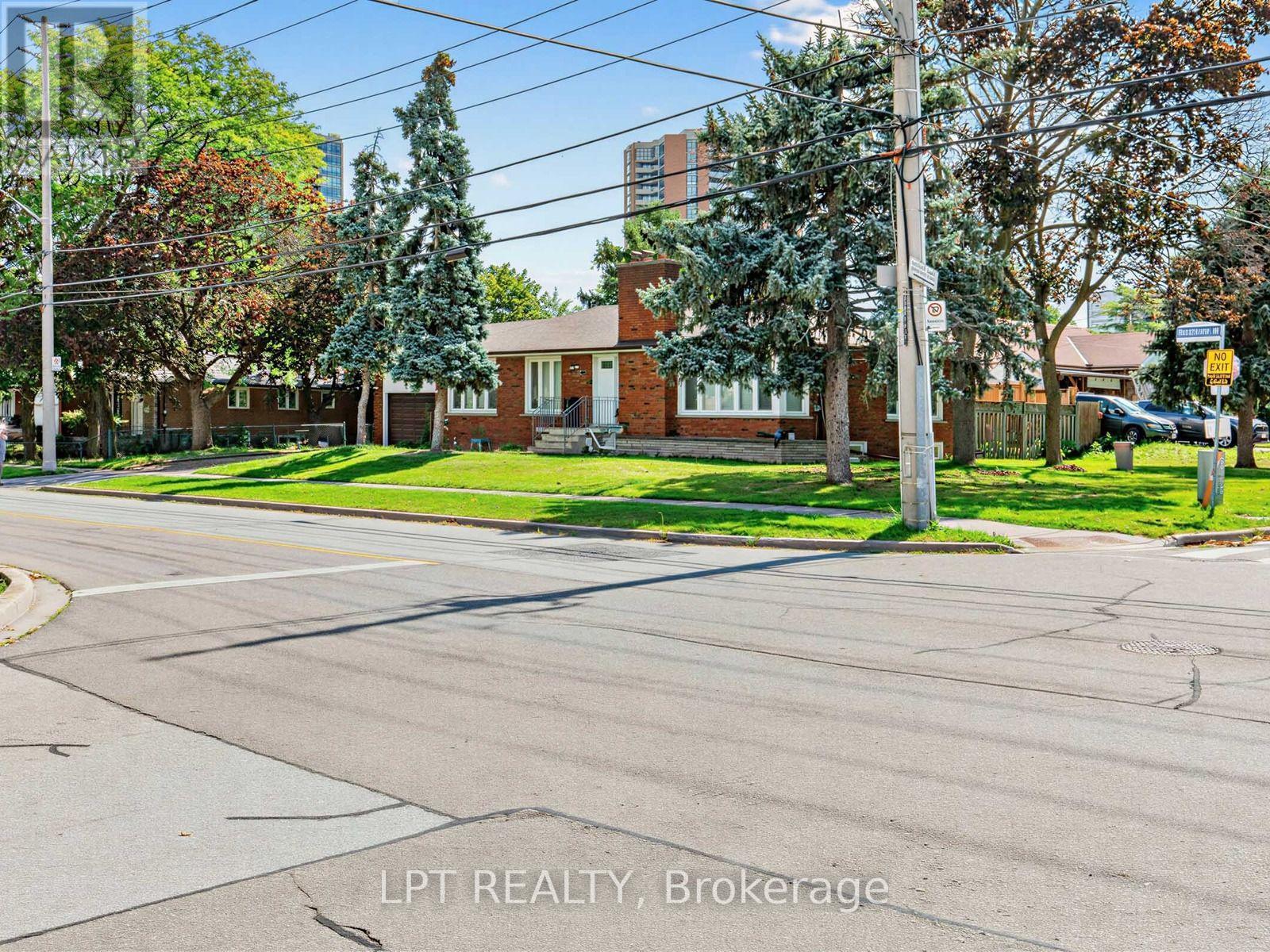 27 KINGSVIEW BOULEVARD - 4