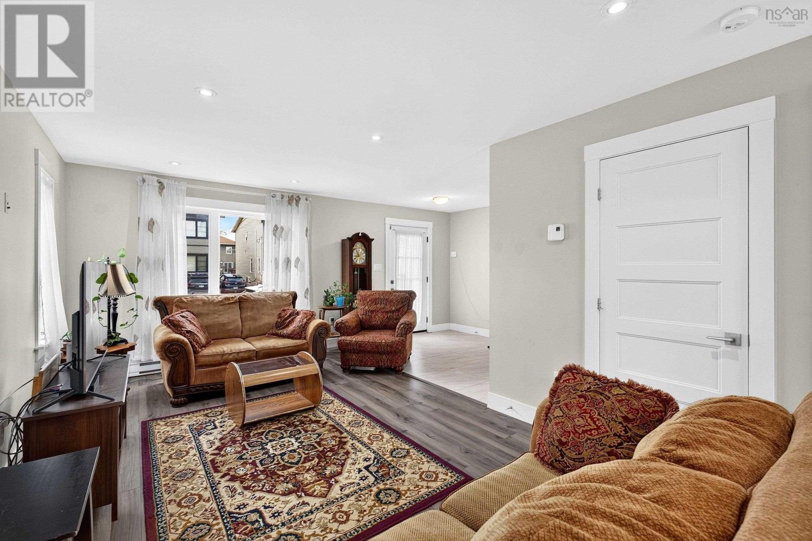 185 Titanium Crescent - Image 5