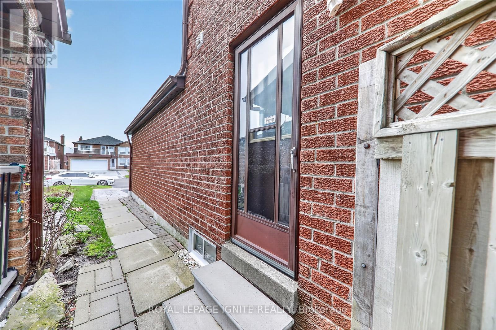 205 HUPFIELD TRAIL - Image 32