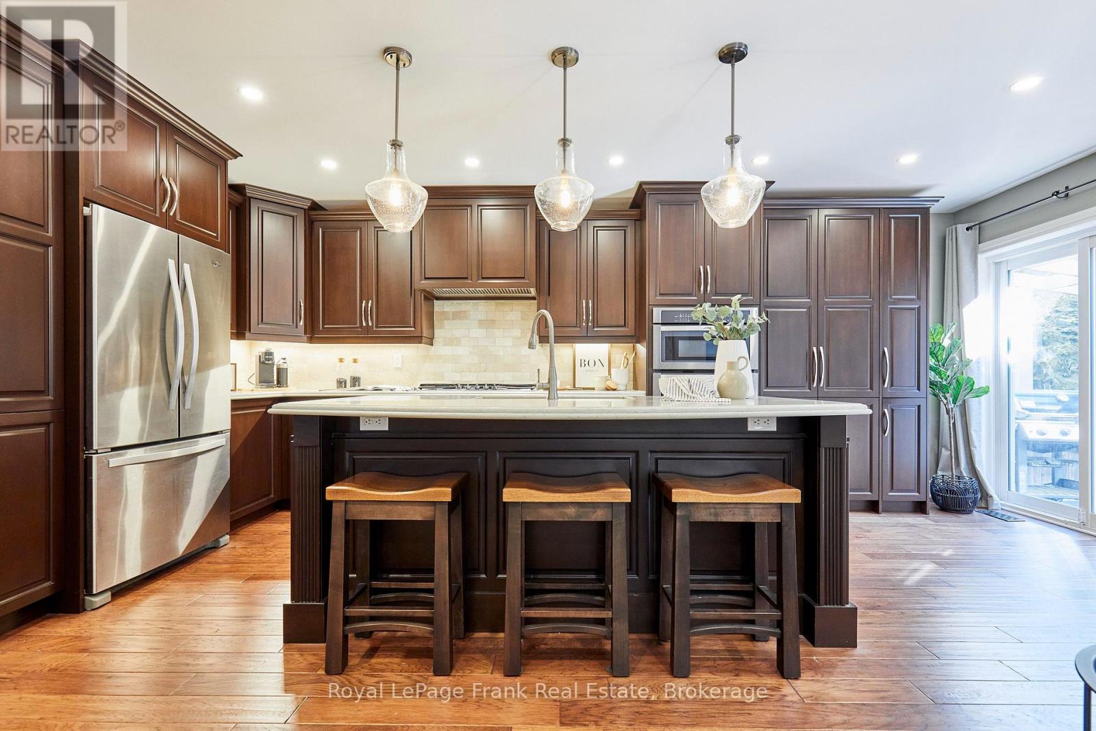 78 BEACHGROVE CRESCENT - 12