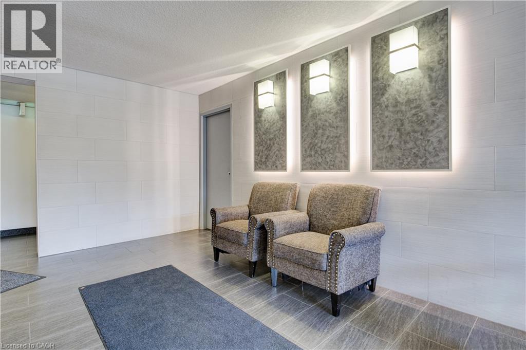 #104 18 HOLBORN Court - 20