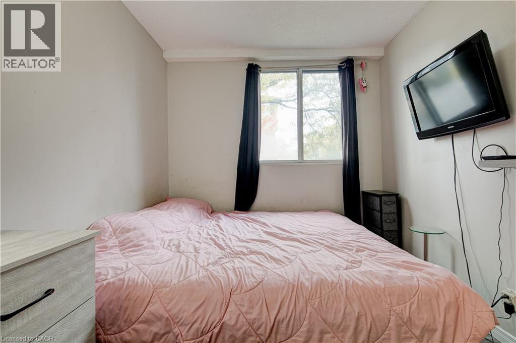 #104 18 HOLBORN Court - 16