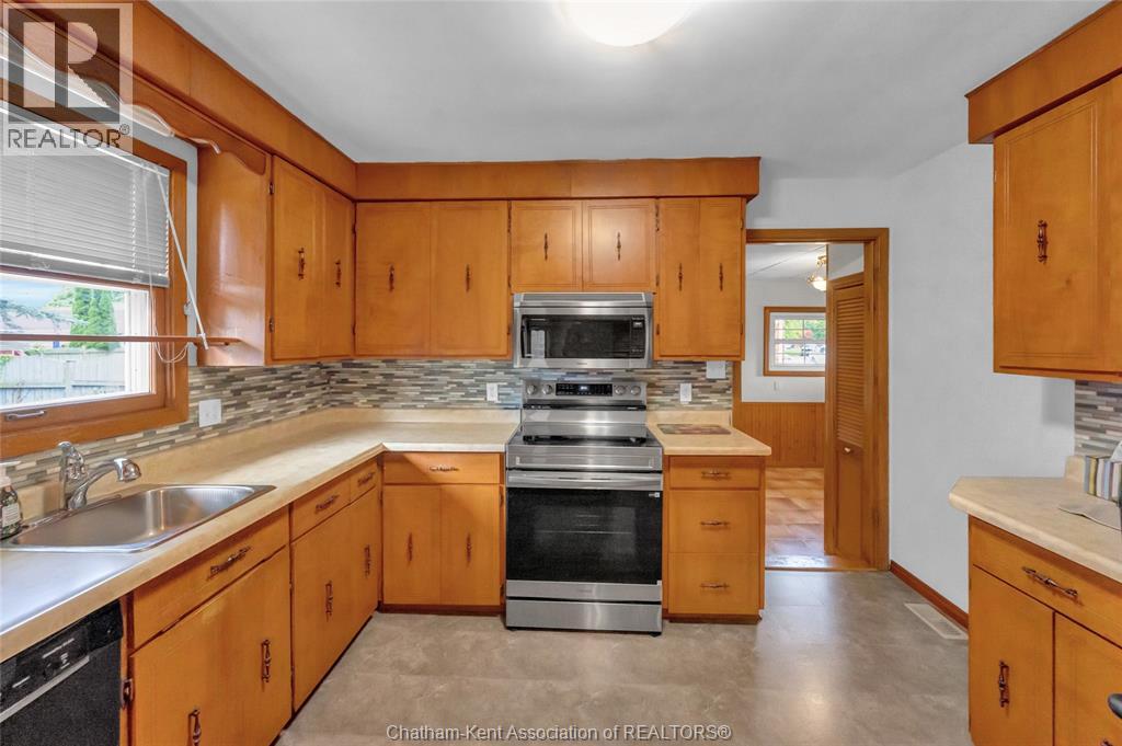 25 Sylvester DRIVE - 12