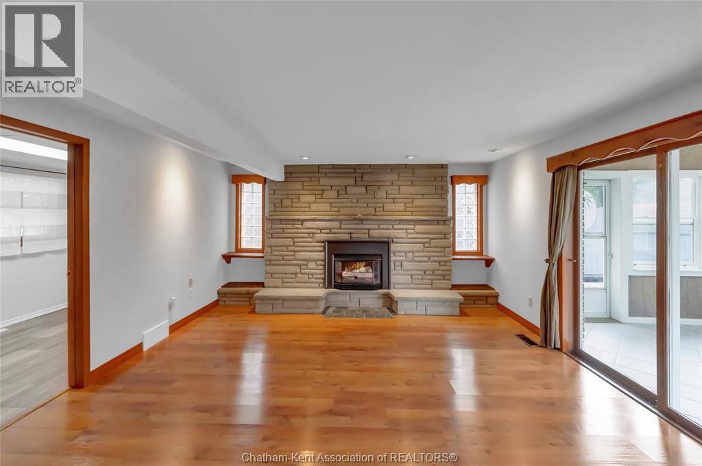 25 Sylvester DRIVE - 16