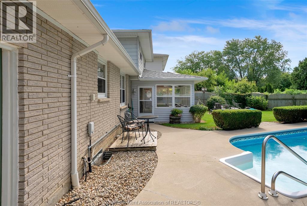 25 Sylvester DRIVE - 40