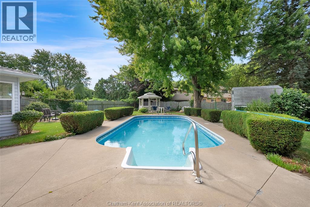 25 Sylvester DRIVE - 41