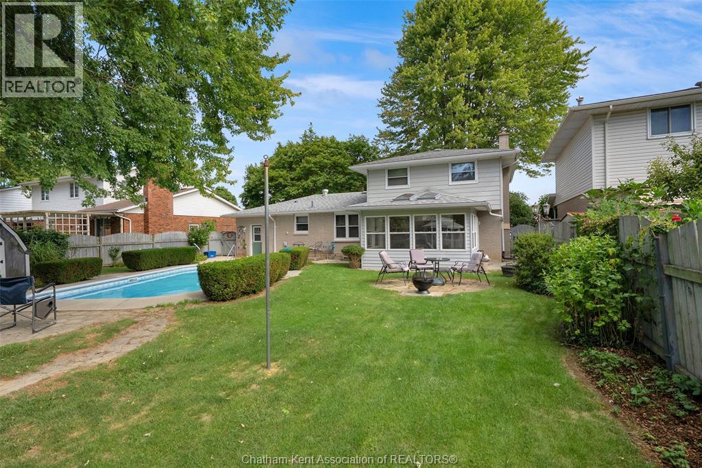25 Sylvester DRIVE - 44
