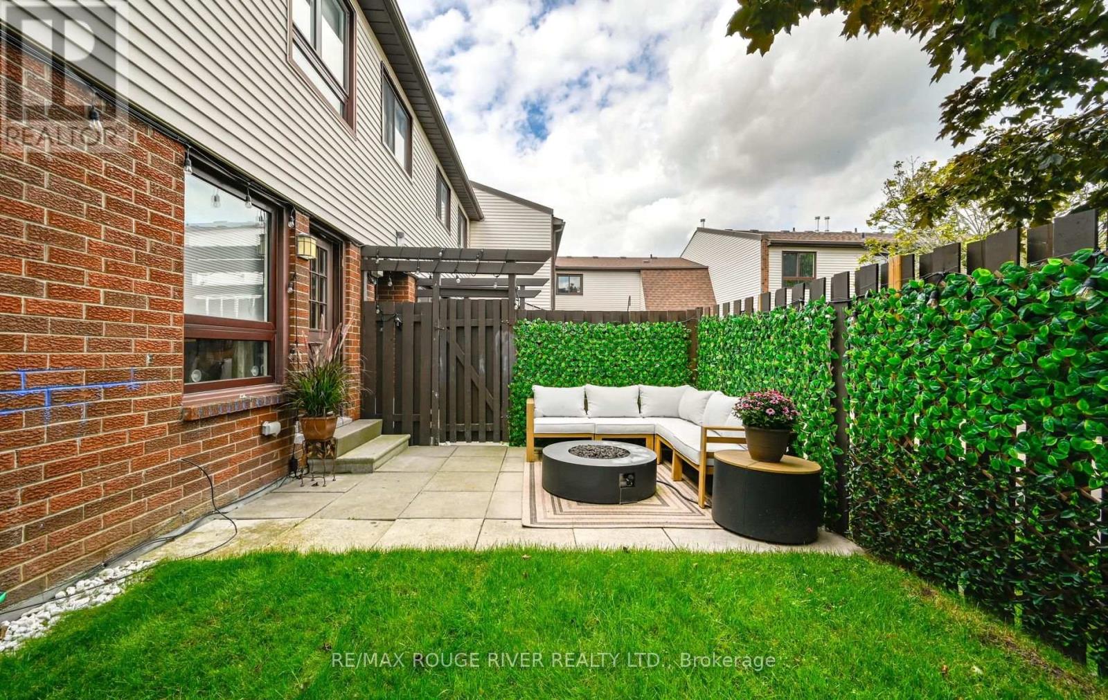 #72 960 GLEN STREET - Image 28