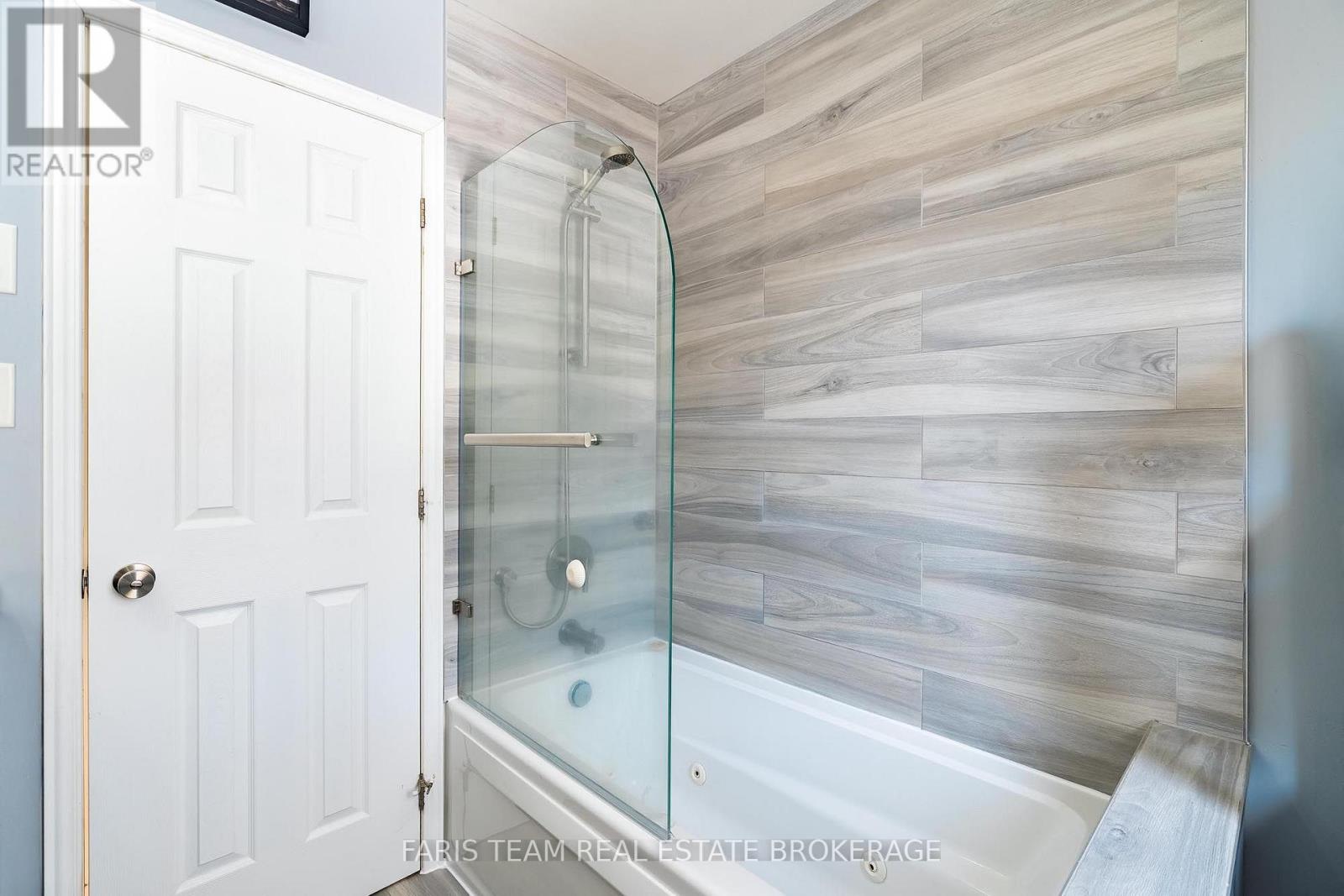 193 GOUETT STREET - Image 36