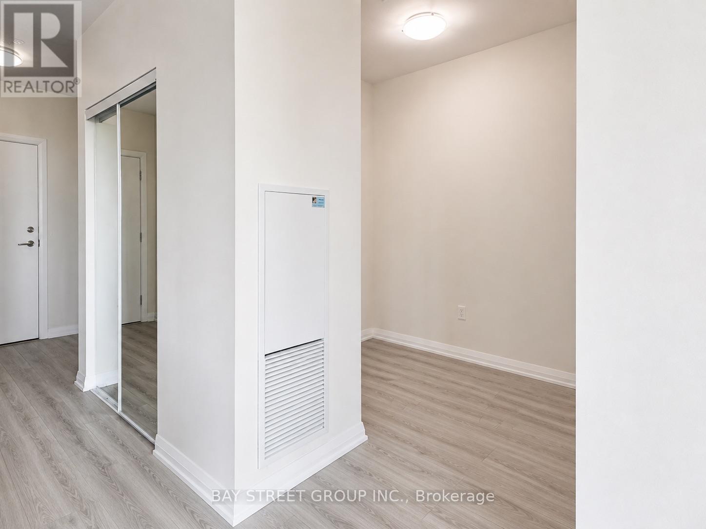 #302 65 WATERGARDEN DRIVE - Image 5