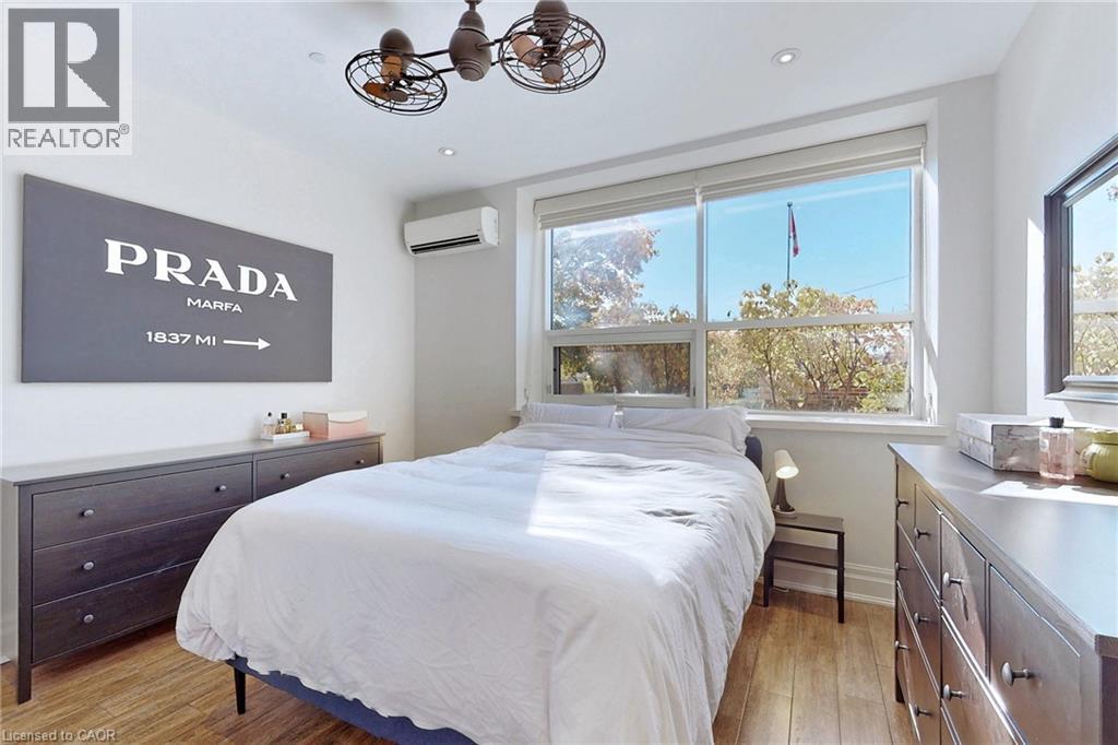 #108 397 KING Street W - 17