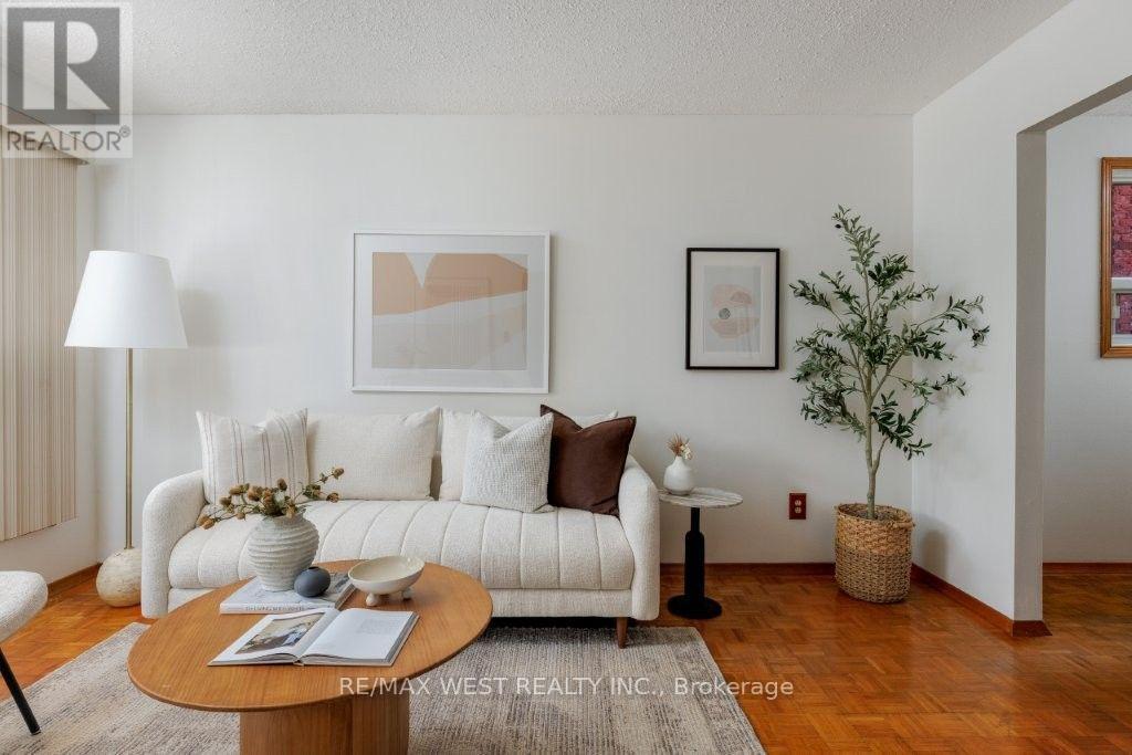 214 MARKHAM STREET - Image 3