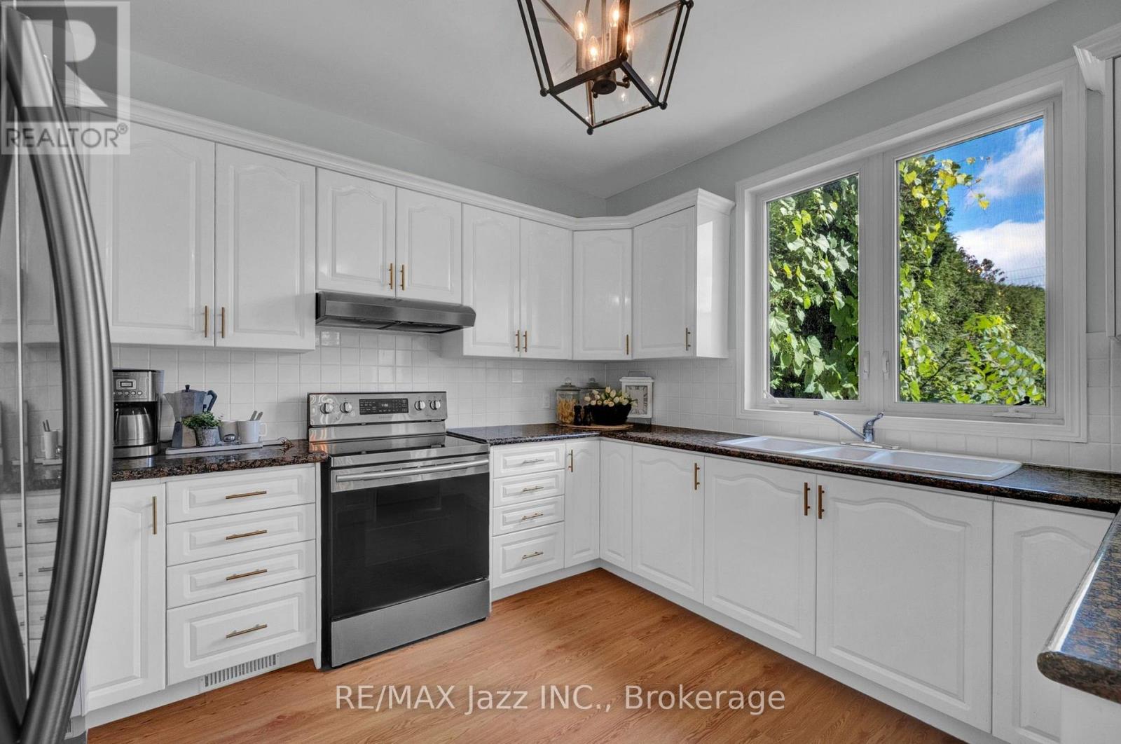 109 ELIZABETH STREET - 9
