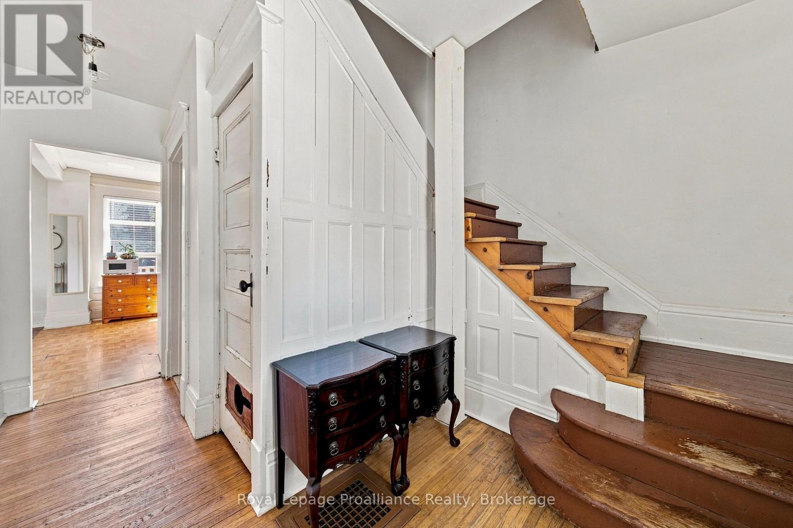 135 MCGILL STREET - 6