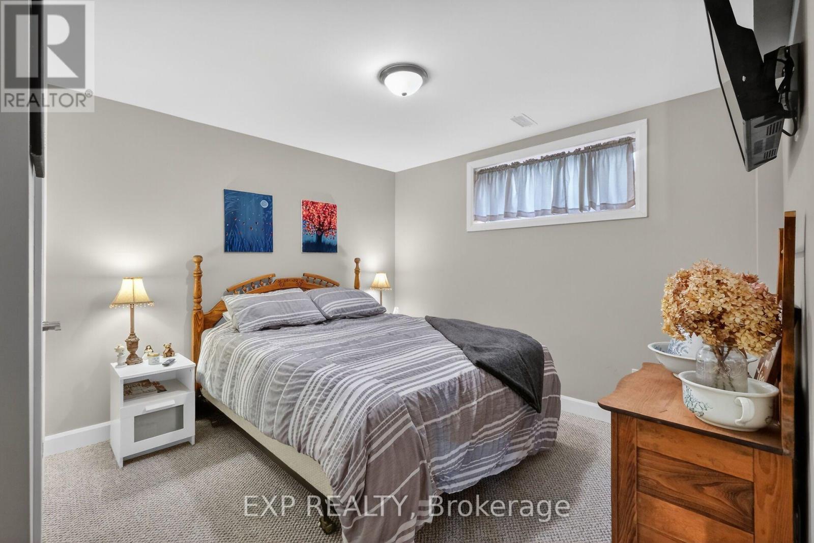 450 CENTRAL PARK BOULEVARD - Image 32