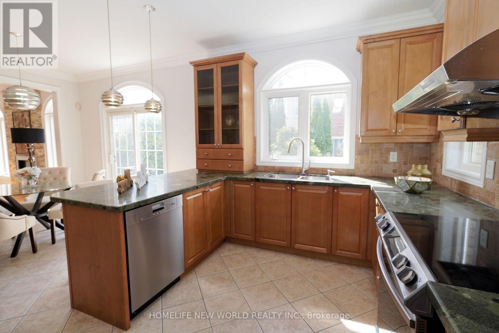 391 SUMMERIDGE DRIVE - 11