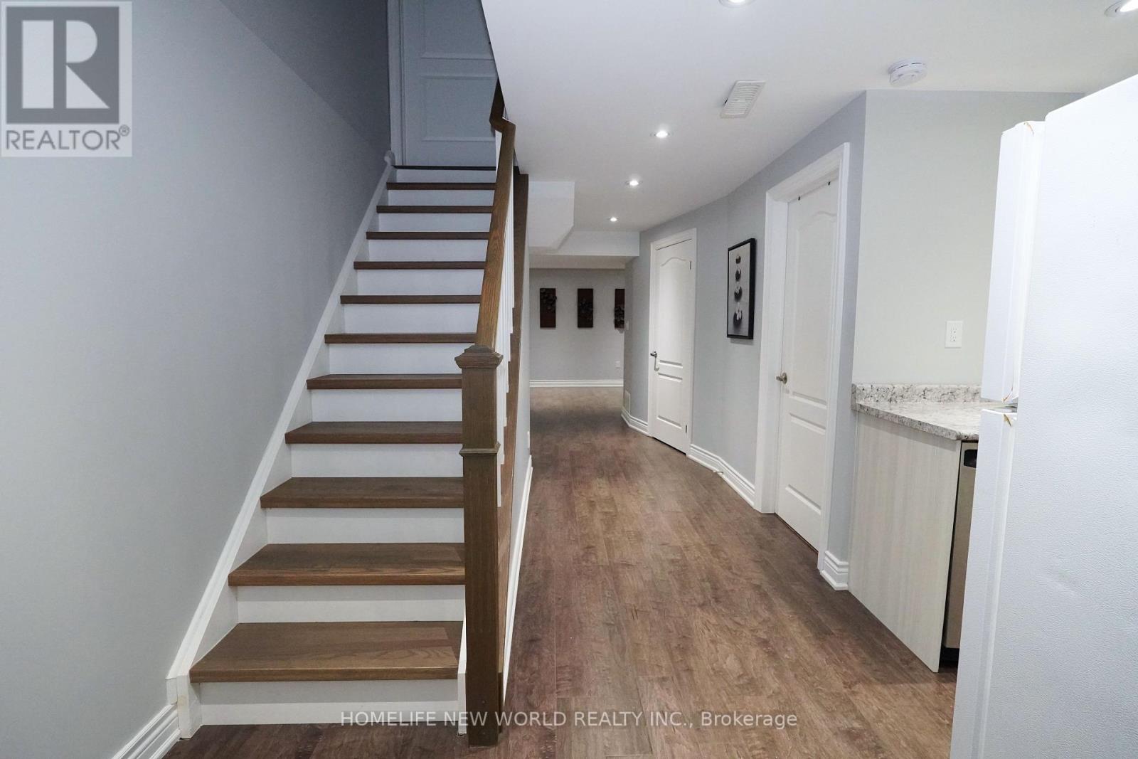 391 SUMMERIDGE DRIVE - 32