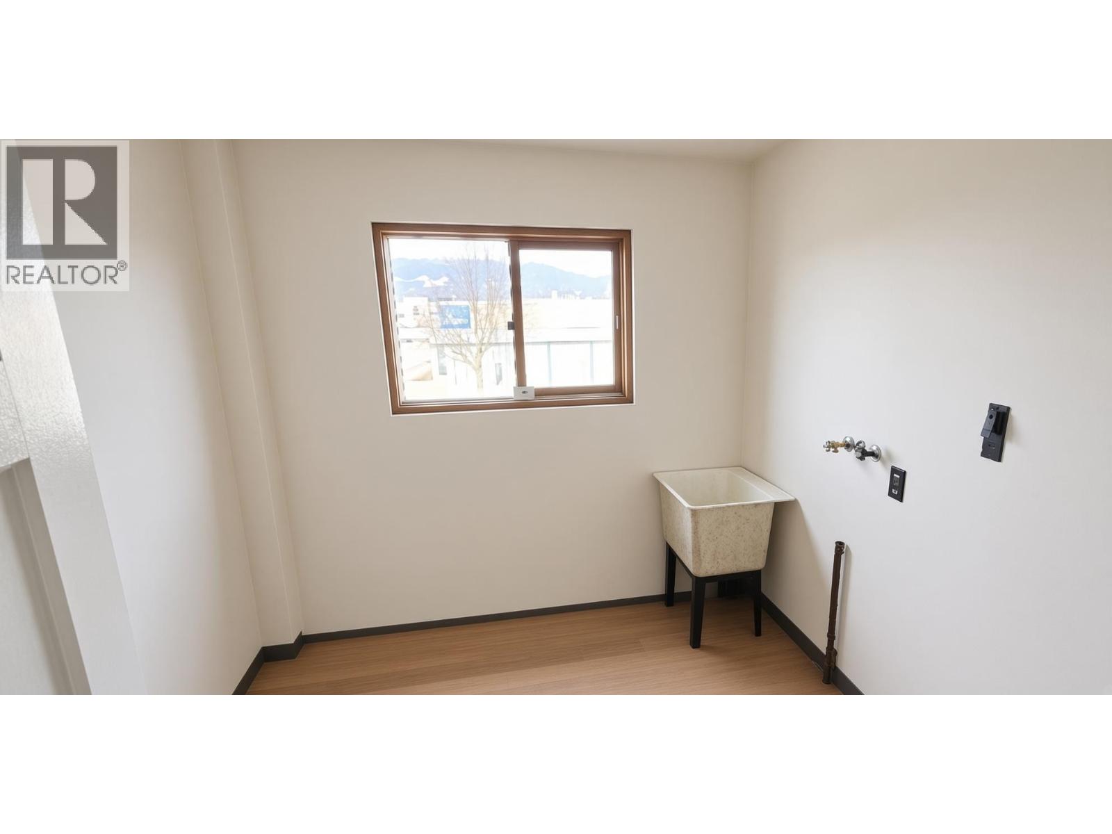  4558 LAZELLE Avenue, Terrace