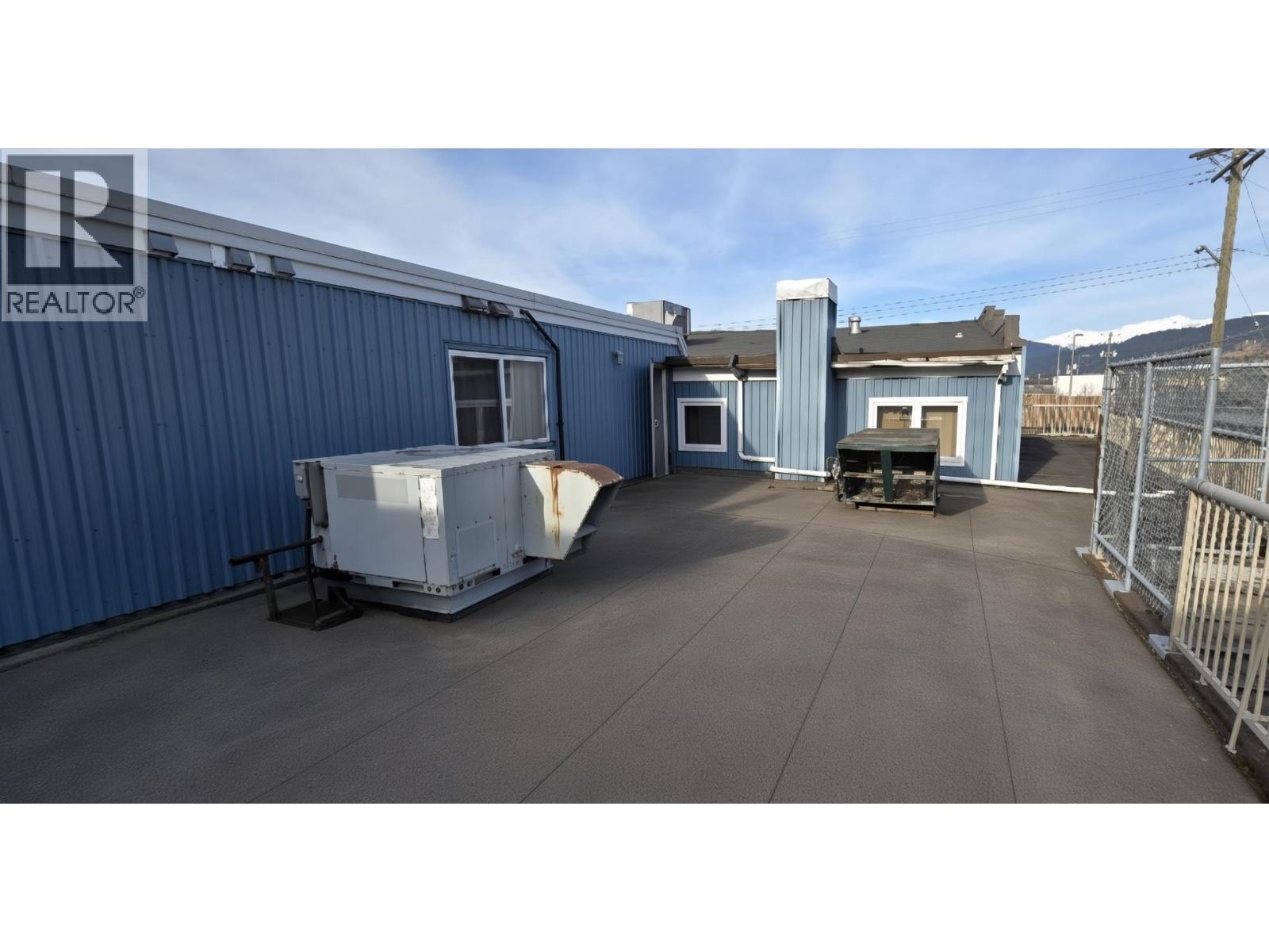  4558 LAZELLE Avenue, Terrace