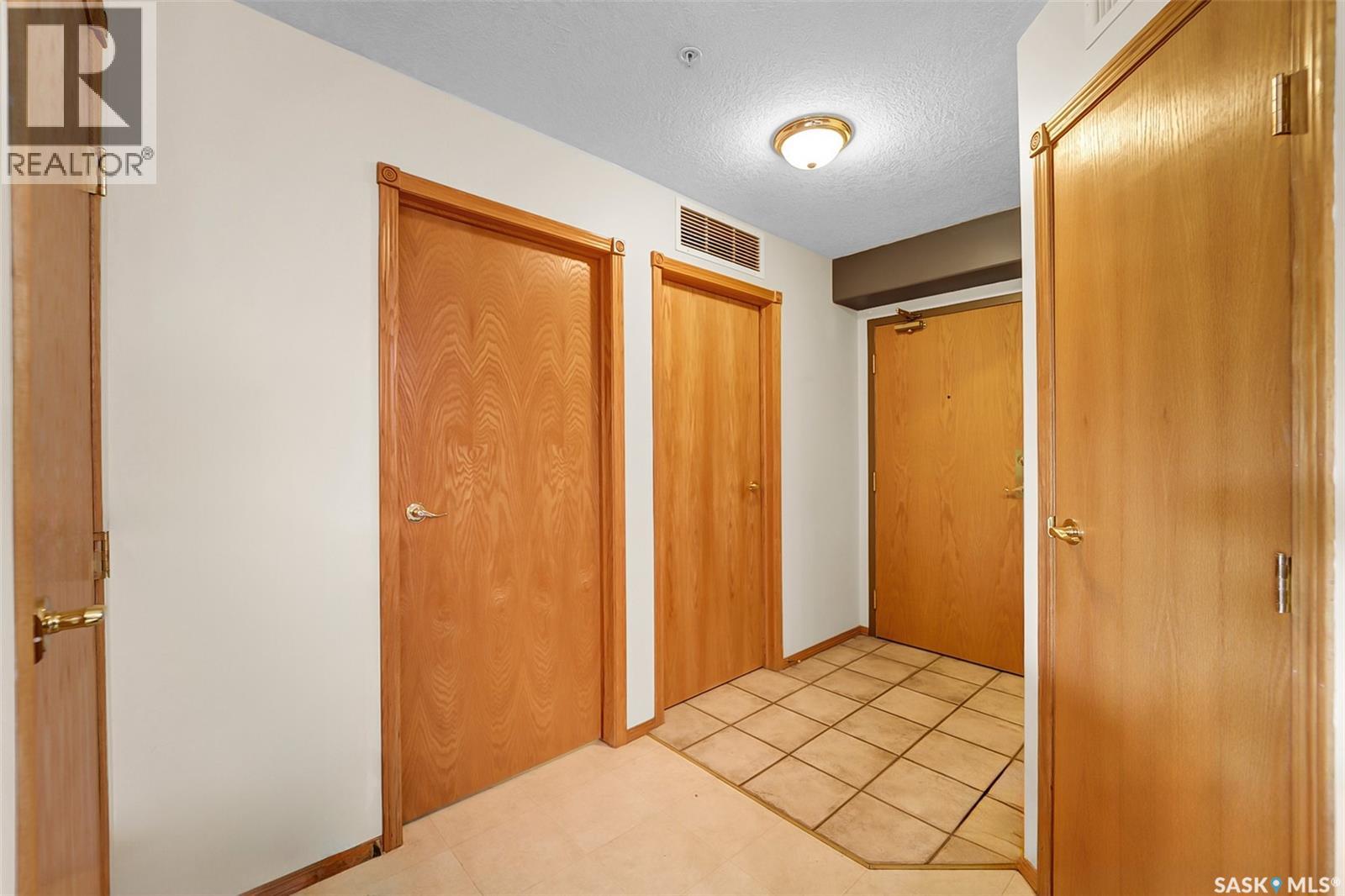 #232 325 Keevil CRESCENT - Image 37