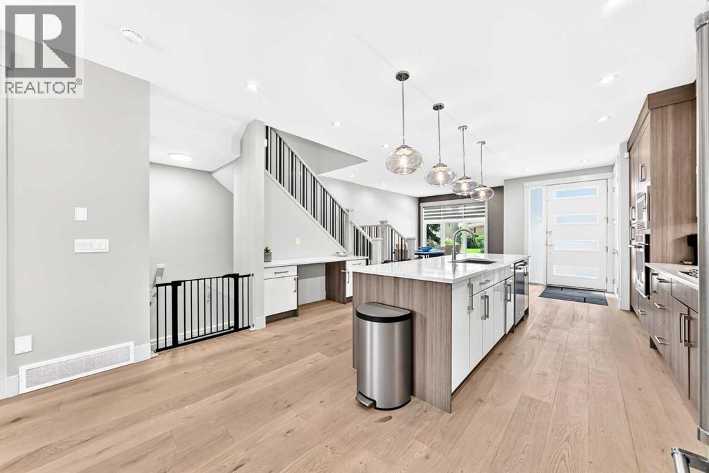 218 26 Avenue NW - 9