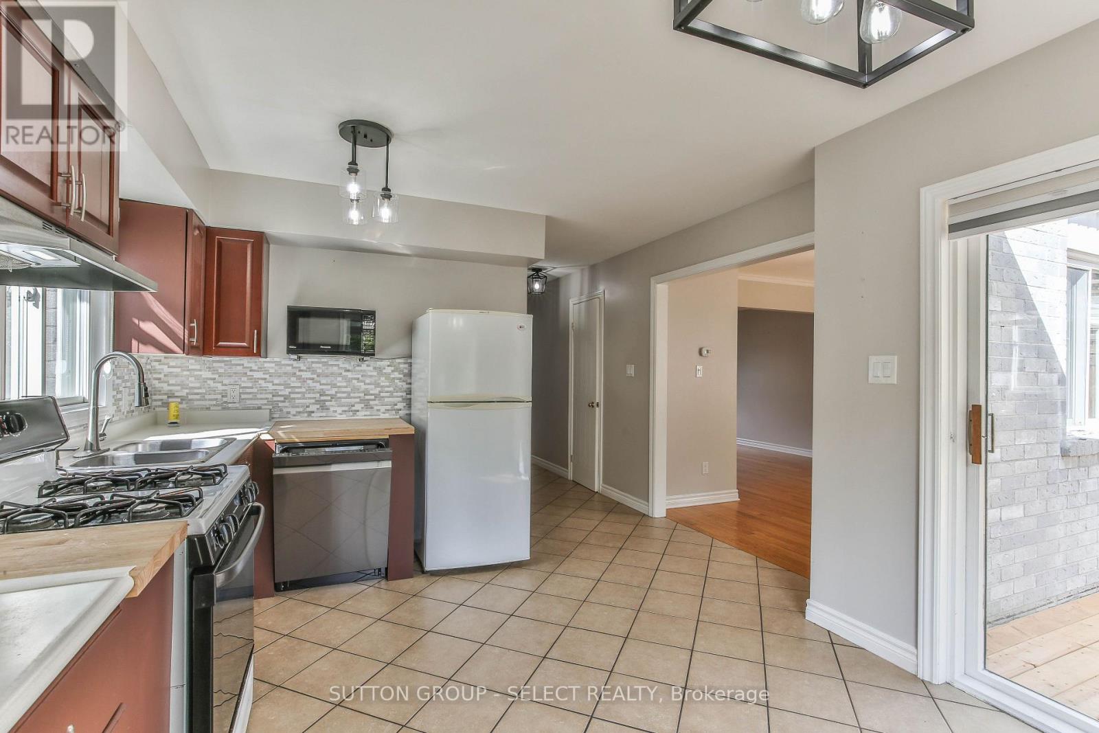 54 SUNRISE CRESCENT - Image 11