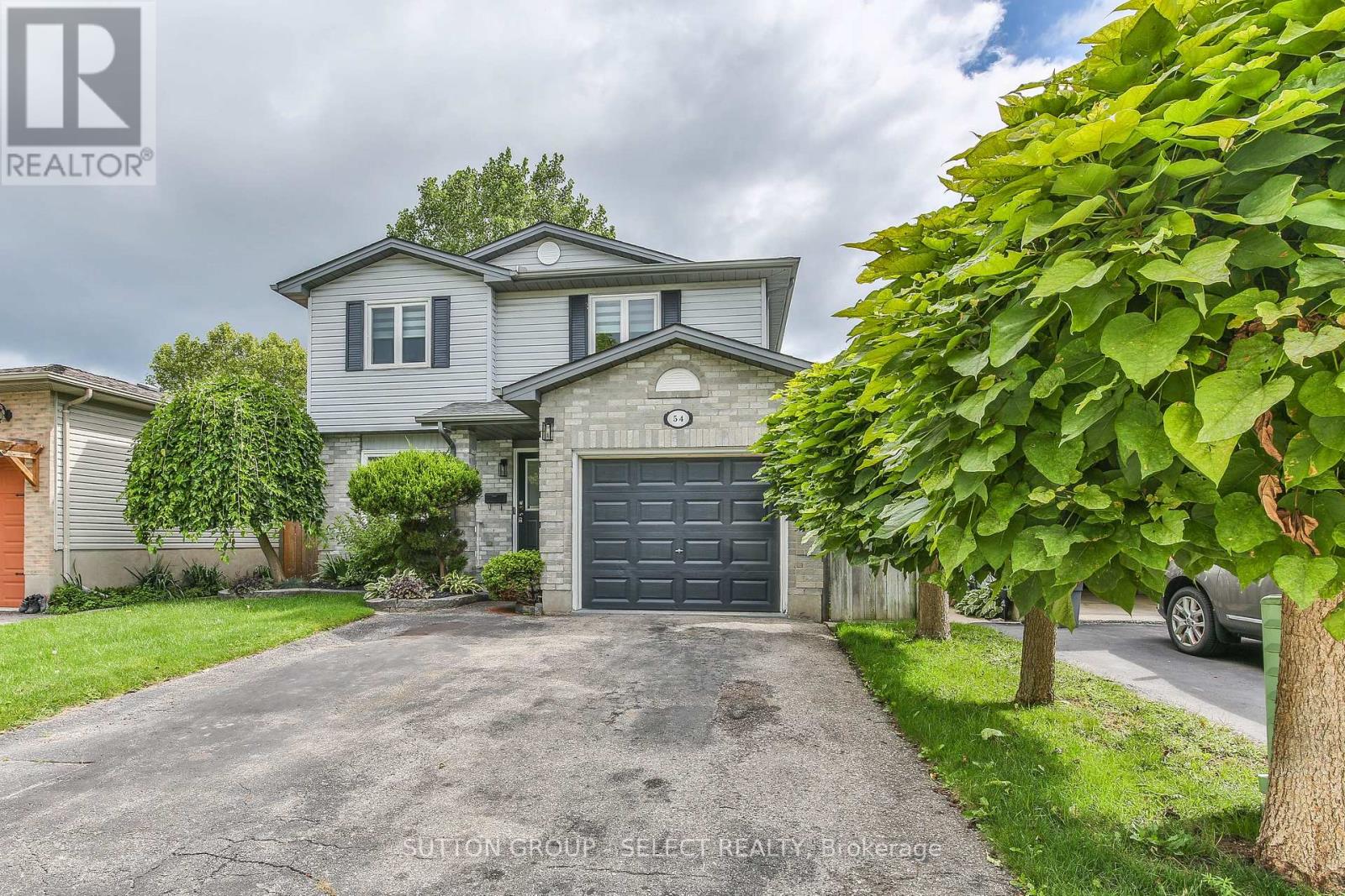 54 SUNRISE CRESCENT - 2