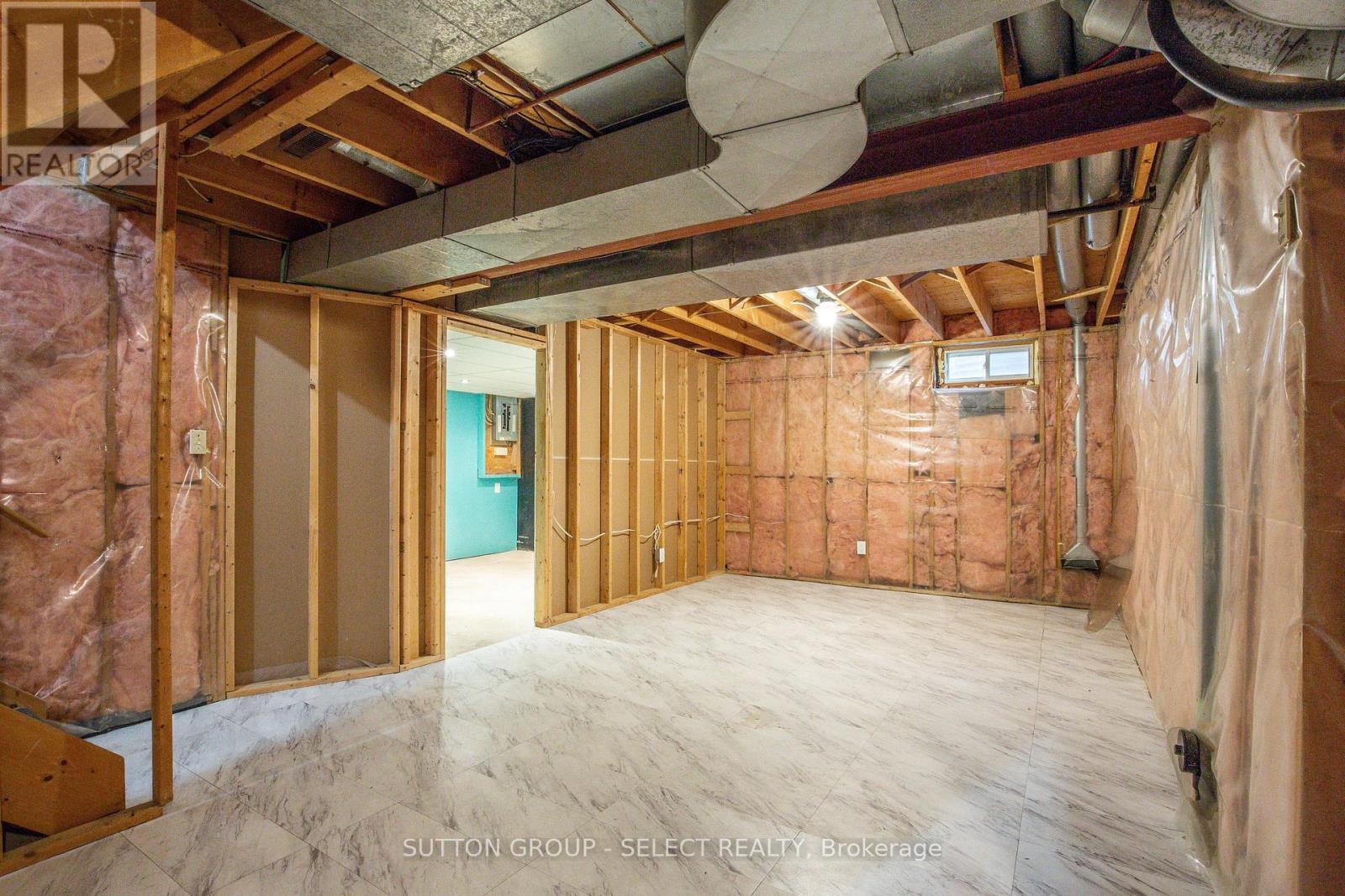 54 SUNRISE CRESCENT - 27