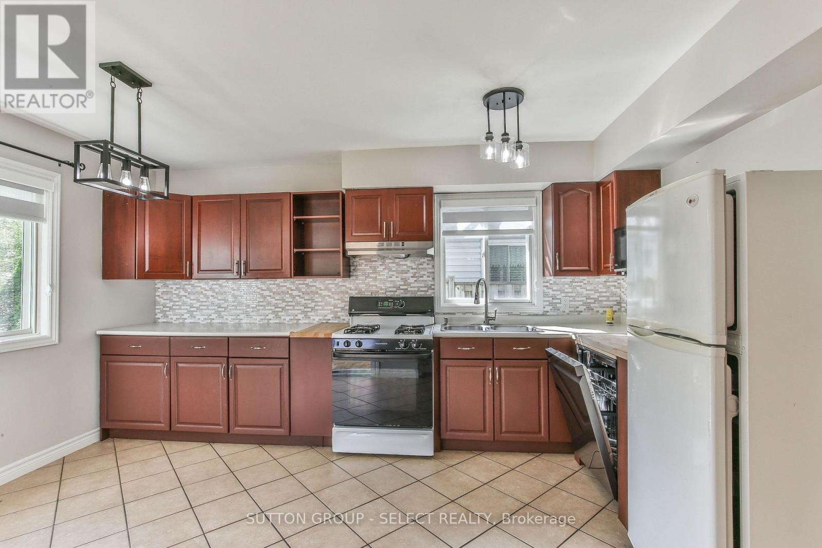 54 SUNRISE CRESCENT - 9