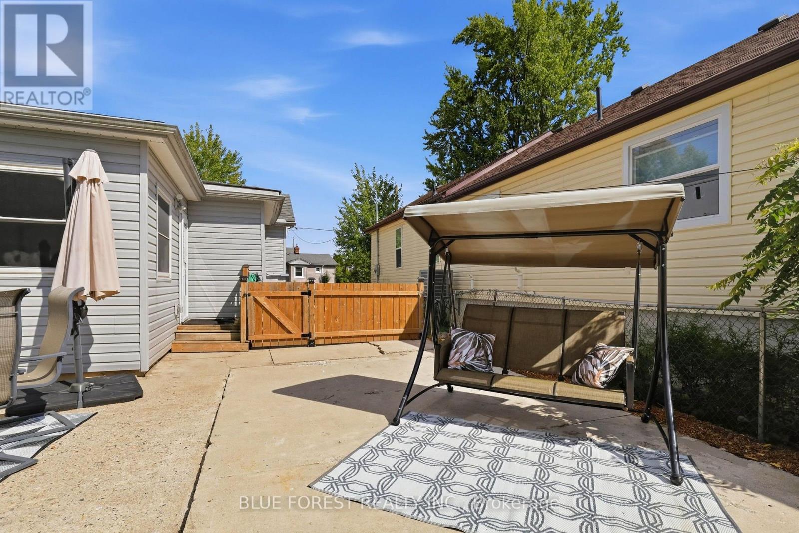 35 MACKAY AVENUE - Image 27
