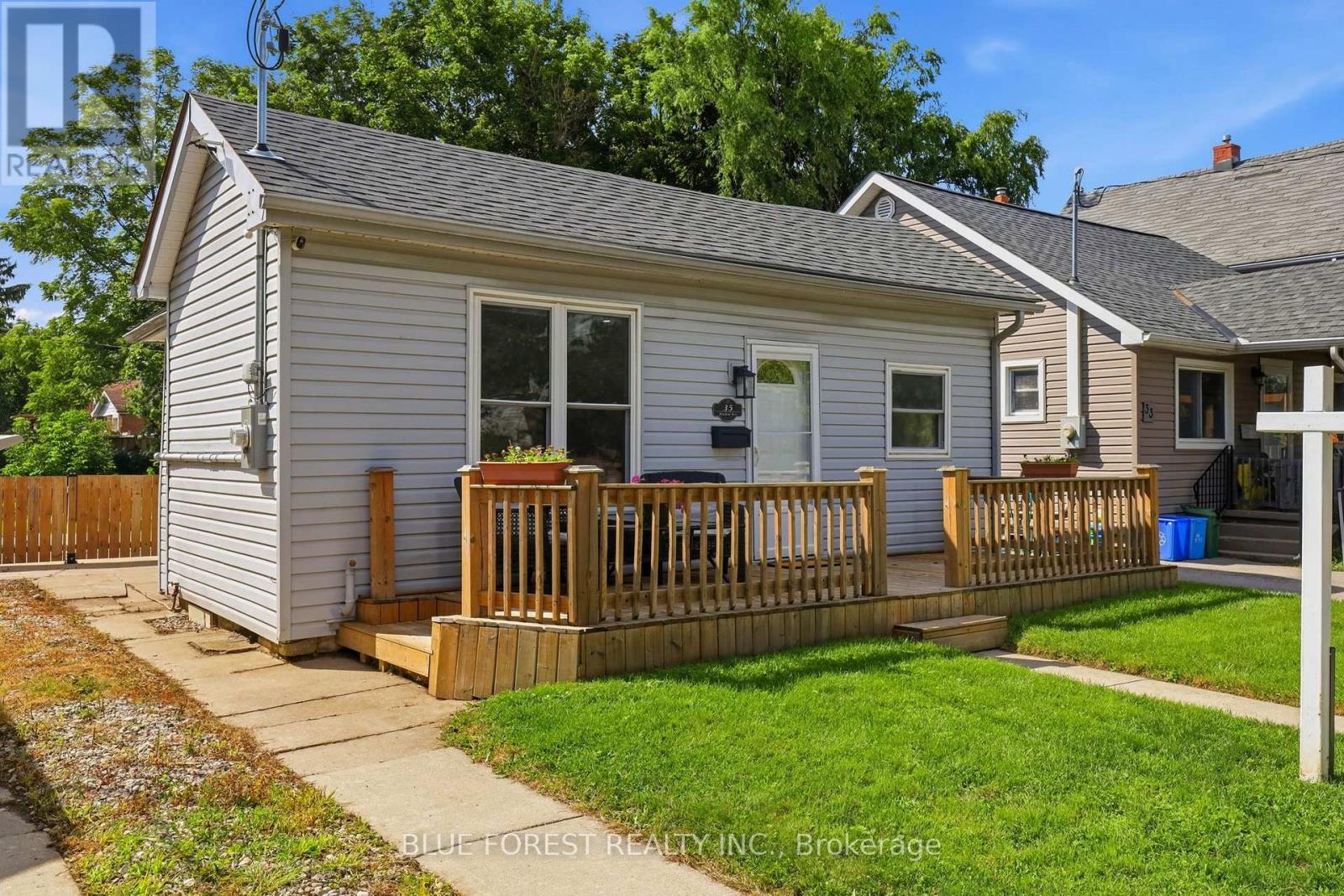 35 MACKAY AVENUE - Image 4