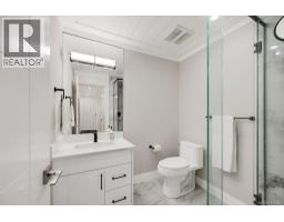 2710 Victor St, Victoria, BC V8R4E4 Photo 32
