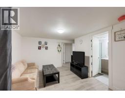 2710 Victor St, Victoria, BC V8R4E4 Photo 38