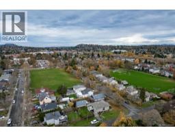 2710 Victor St, Victoria, BC V8R4E4 Photo 63