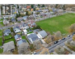 2710 Victor St, Victoria, BC V8R4E4 Photo 64